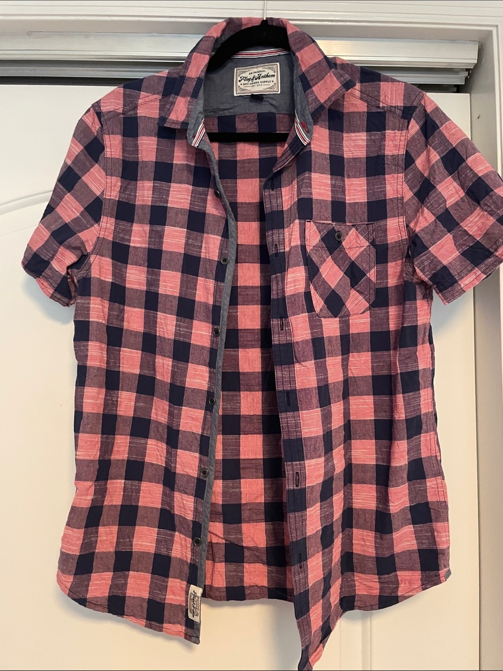 NWOT! Flag & anthem Men's Short-Sleeve Pink and Navy Plaid Shirt Size Small
